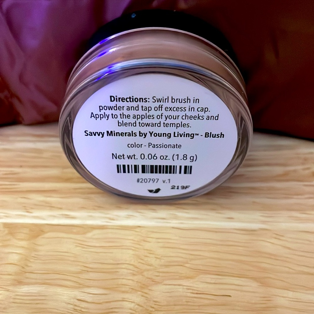 NWT Savvy Minerals Loose Powder. Color = Passionate. 1.8g - Picture 3 of 3